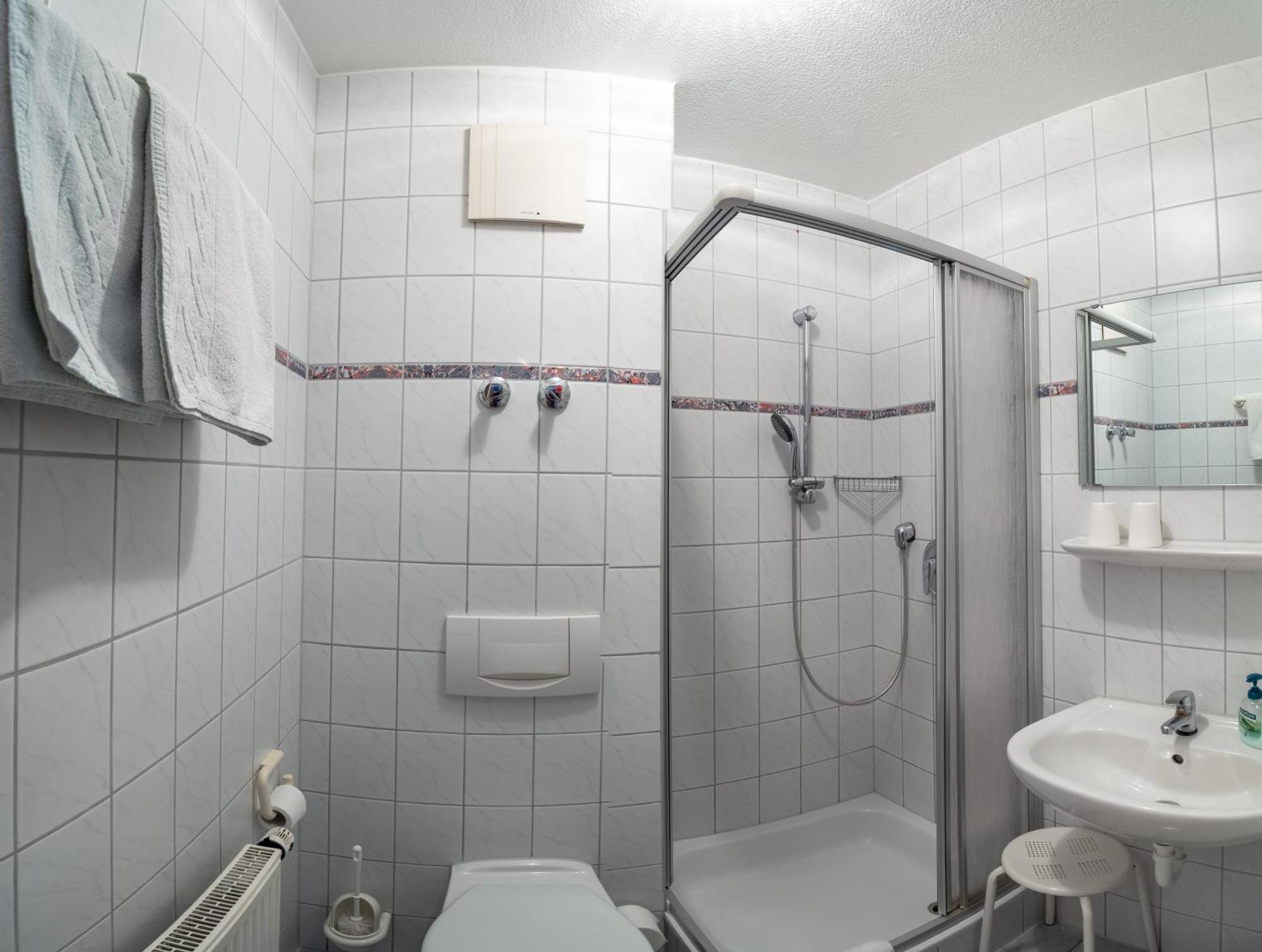 Gaestehaus Marion Dettingen an der Erms Kamer foto