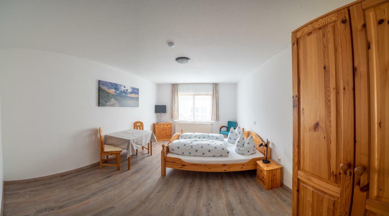 Gaestehaus Marion Dettingen an der Erms Buitenkant foto